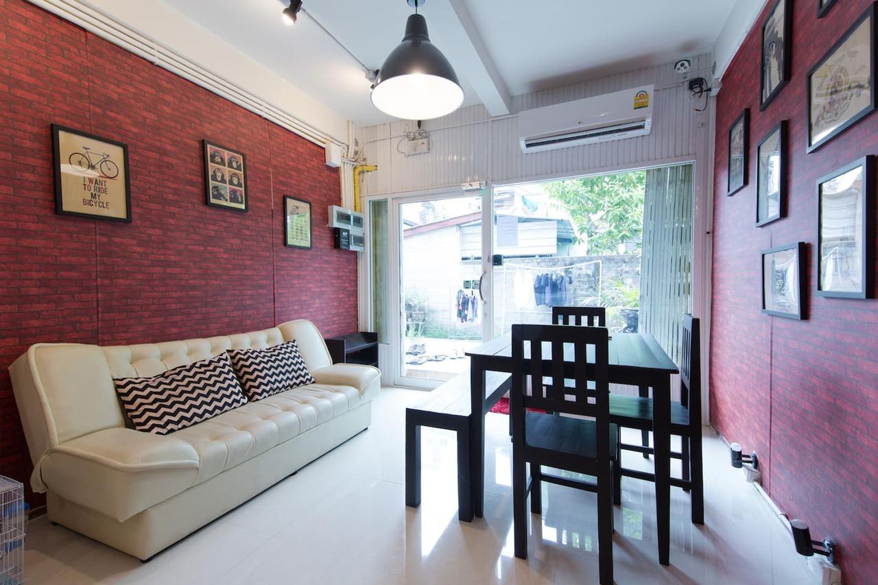 Mana Hostel Bangkok Buitenkant foto